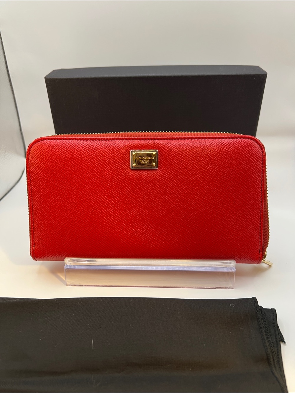 Dolce & Gabbana Red Saffiano Zip-Around Wallet with Gold Plaque - Picture 5 of 13